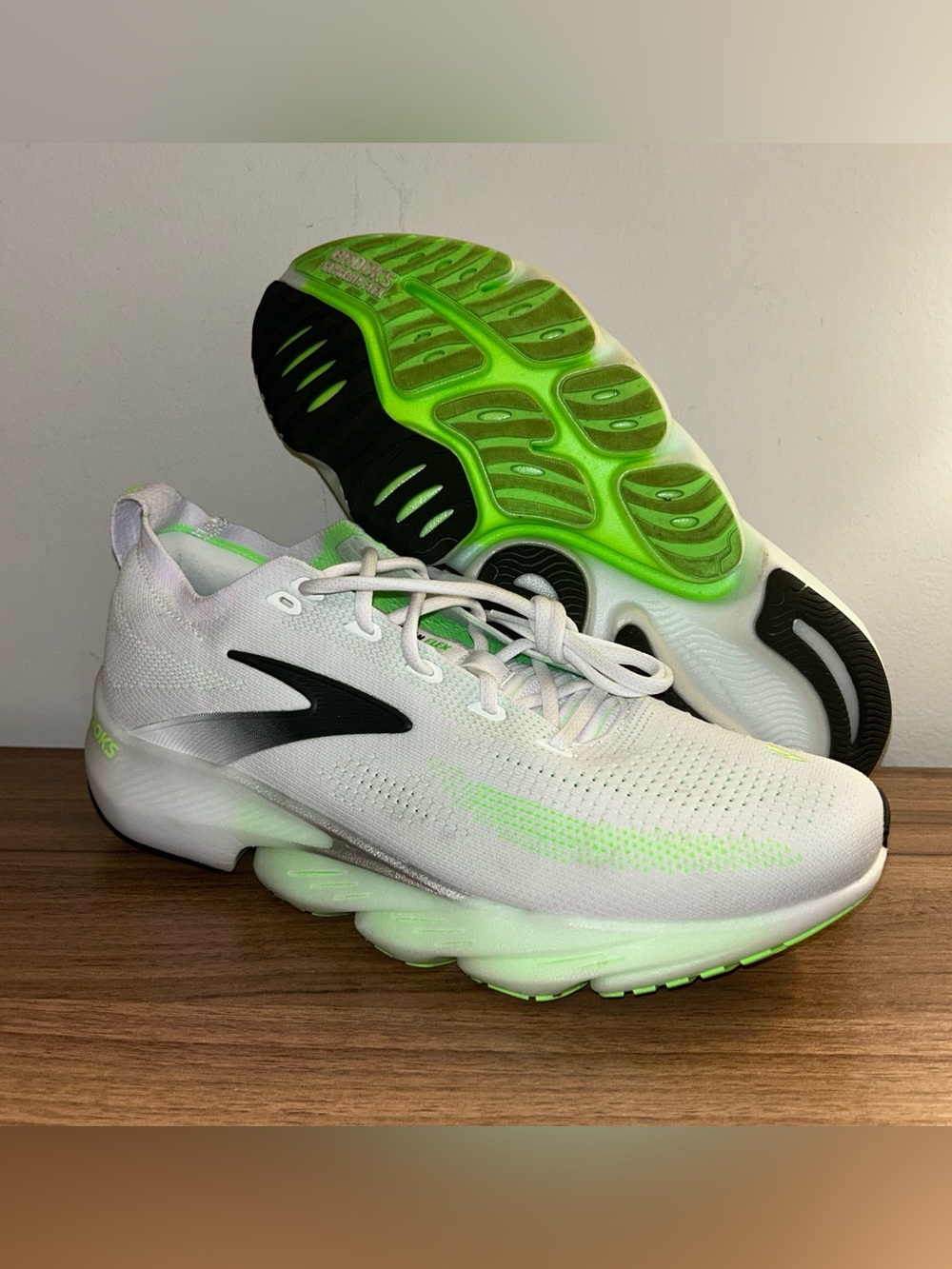 Brooks Glycerin Flex Mens Size 11 White Green Athletic Running Shoes Sneakers